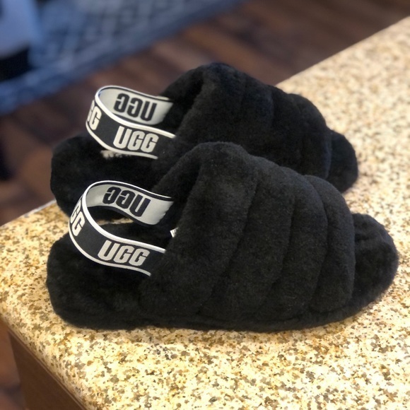 UGG Shoes - 🖤UGG fluff yeah black women’s slippers Sz 8